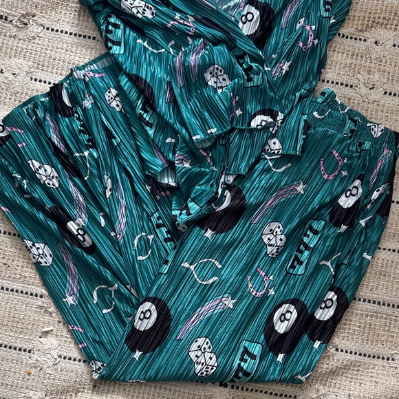 Dressed in LALA “Make A Wish” Plissé Set - Picture 2 of 5